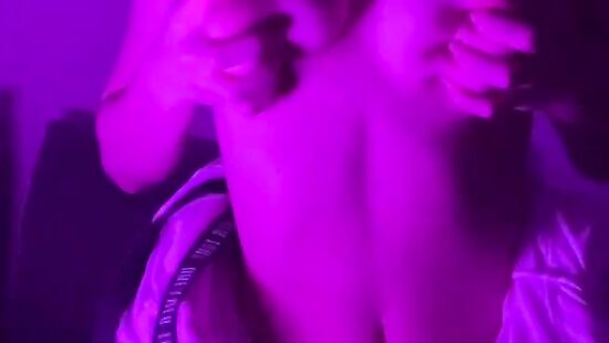 Люблю свои сисечки)