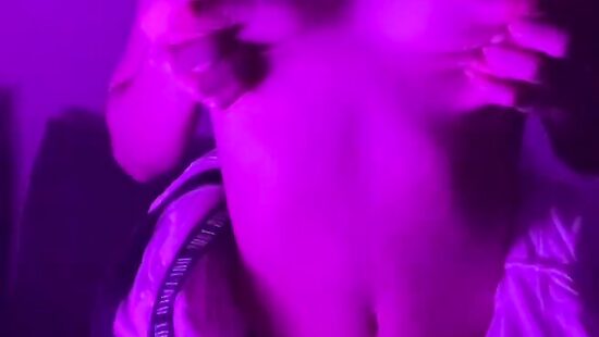 Люблю свои сисечки)