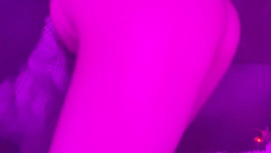 Посмотри что я прячу под юбочкой