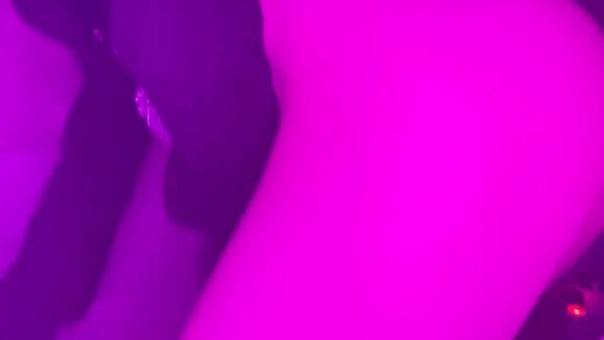 Посмотри что я прячу под юбочкой