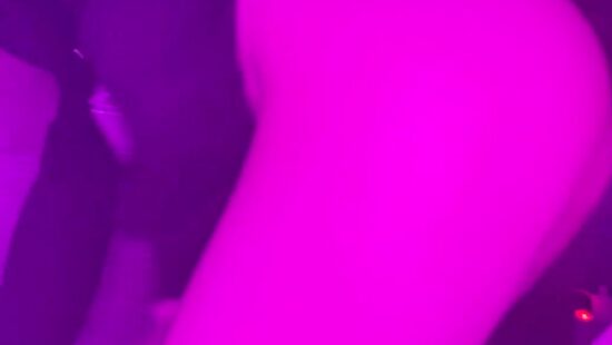 Посмотри что я прячу под юбочкой