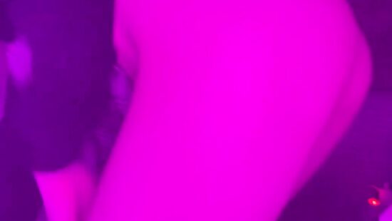 Посмотри что я прячу под юбочкой