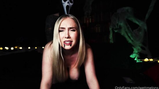 Чем кровососка занята в тени?