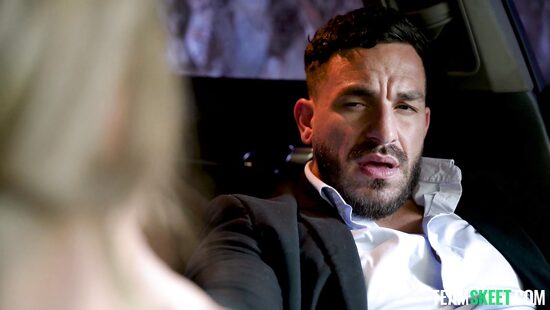 Она не заслуживает такого мужчину