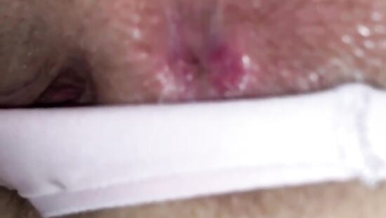 Попка жены друга.пока  Спит