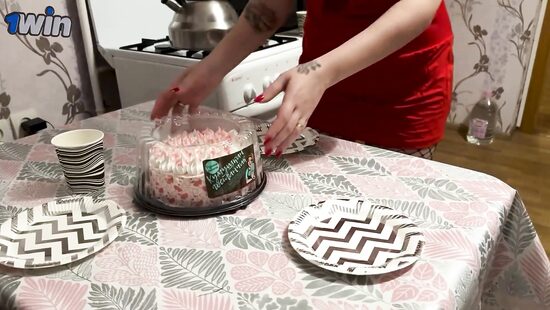 Гостеприимная мама друга. Третья серия