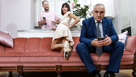 Прятки члена в киске