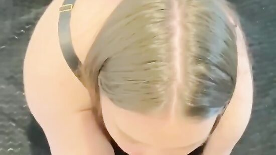 Сосёт божественно