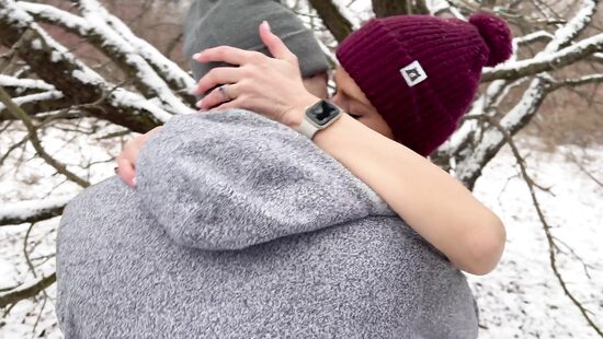 Настолько горячая жена, что мороз не берет