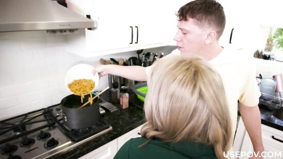 Дружелюбная соседка для секса