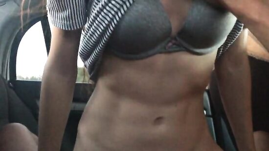 Суперовые поебушки с знакомой в машине на заднем...