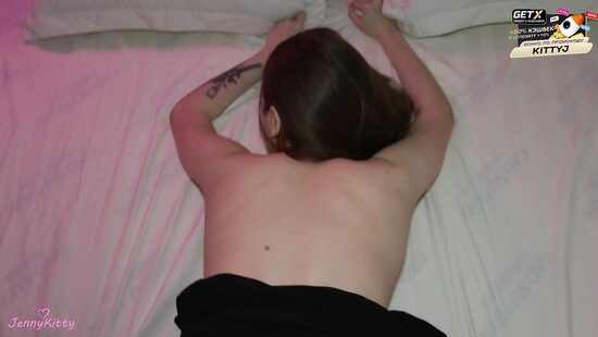 Пока друзья танцуют под техно