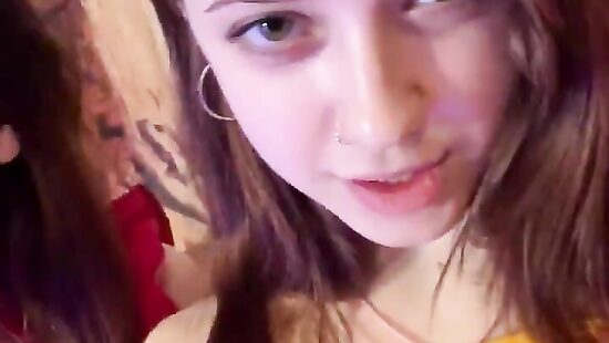 засветила письку