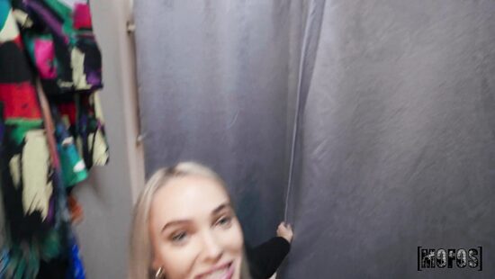 Шопинг всегда возбуждает Афину