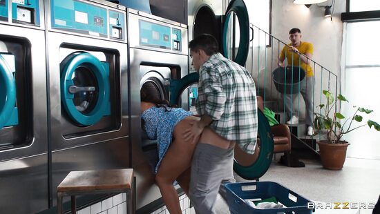 В порыве возбуждения