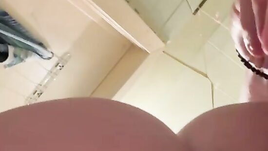 Сняла себя на телефон, что бы напомнить, о готовности к жесткому траху