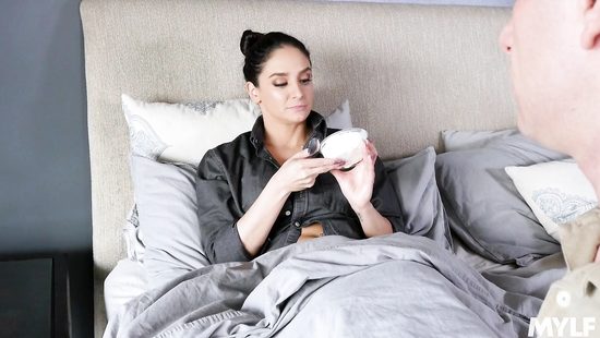 На 40 летие пасынок подарил мачехе жаркий секс и сперму в киску