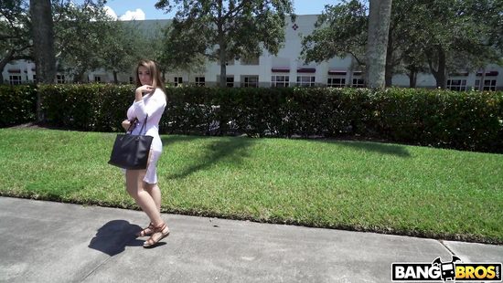 Сегодня пикапер снял 18 летнюю тёлку с огромными натуральными титьками