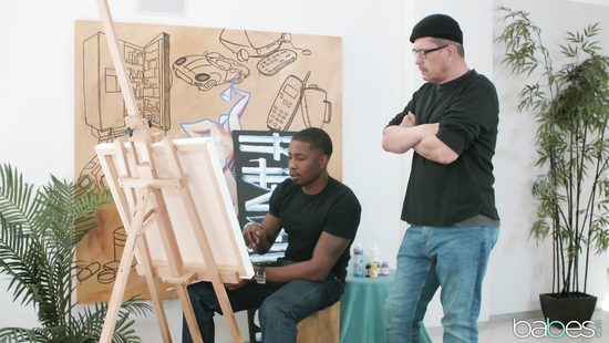 Ради вдохновения темнокожий художник трахнул роскошную белую модель