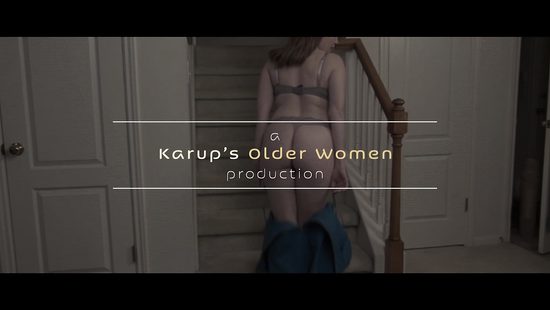 Успокоил разозлившуюся грудастую подругу жарким сексом на диване