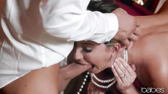 На бильярдном столе молодой актёр отжарил жену известного продюсера