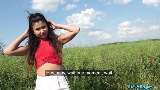 В поле за наличные пикапер поставил раком сексуальную испанку