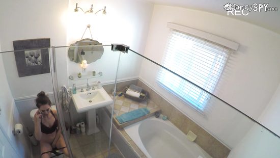 Бойфренд спалил подругу за дрочкой и наказал жарким сексом