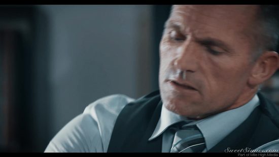 Заявилась к мужу на работу в офис и заставила себя чпокнуть на столе