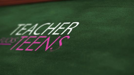 Студент спалил за ласками и трахнул училку и однокурсницу лесбиянок