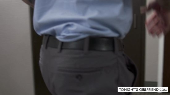 Шлюха в чулках за бабки ублажила похотливого мужика в отеле