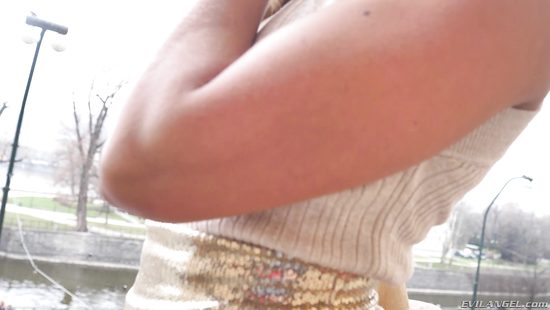 Испанский ловелас с приятелем в два ствола отжарили красивую блондинку