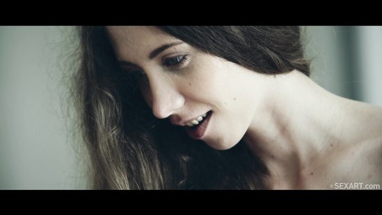 Освежившись утром в океане чувственная брюнетка чпокнулась с любимым