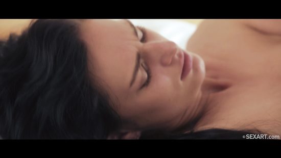 В Испании влюблённая парочка занялась нежным сексом в спальне