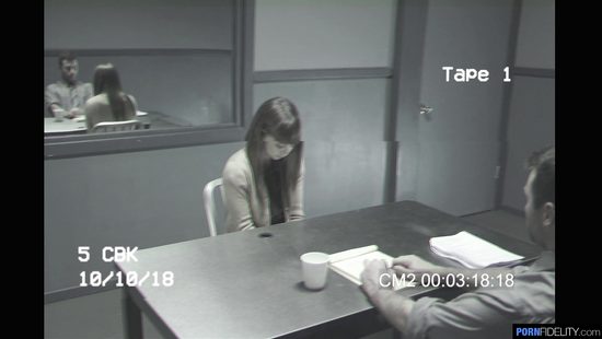 Сдалась под напором улик и раздвинула ноги перед детективом