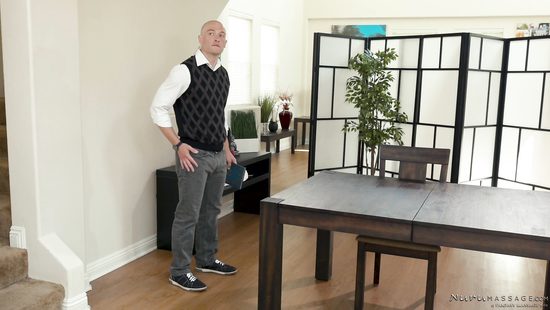 Блоггер пришёл на NURU массаж чтобы описать все тонкости процедуры