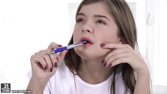 Вместо учёбы грудастая студентка шпилится в попку со взрослым мужиком