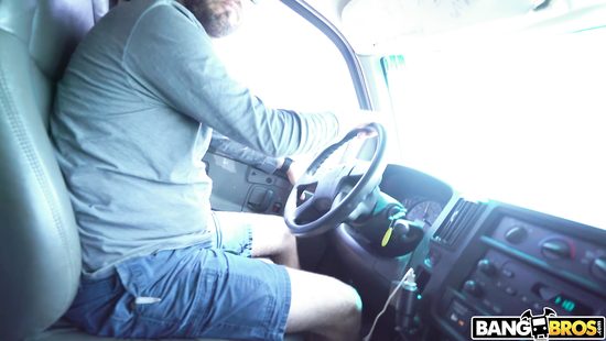 Заработала кучу бабок при помощи своего шикарного тела