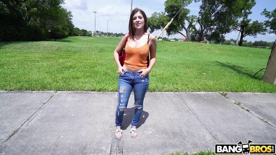 Заработала кучу бабок при помощи своего шикарного тела