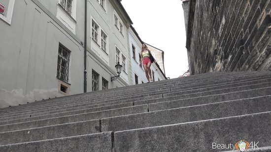 Мастер пикапа привёл домой и трахнул на халяву длинноногую туристку