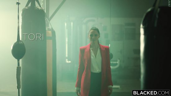 Журналистка взяла интервью и перепихнулась с двумя темнокожими боксёрами