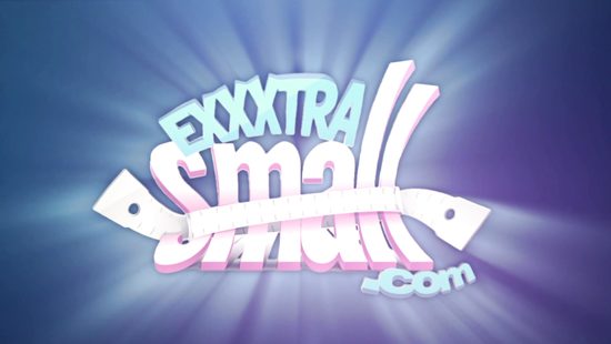 Покорная азиатка сосёт здоровый член и раздвигает ноги перед бойфрендом