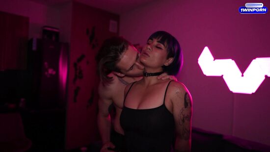 Спешит дополучить свои оргазмы