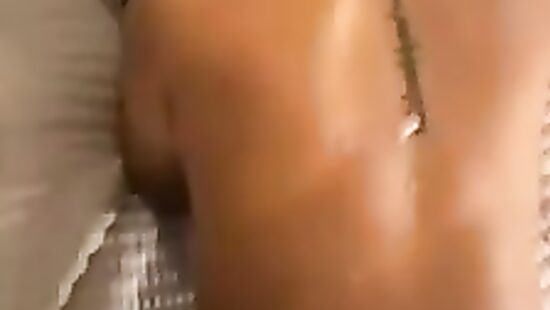 Золил сучке спинку . Даа, смачно ????