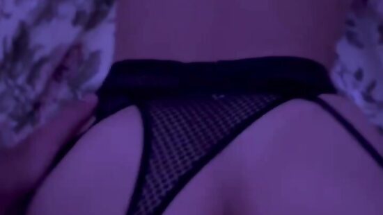 Снял красотку в клубе.