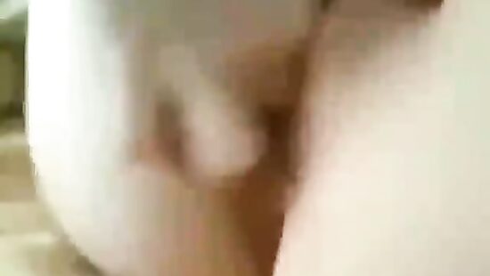 Подружка сестры скинула видео, как она мастурбирует...