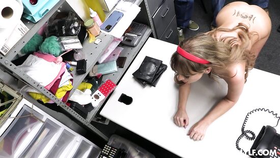 Похитительница дилдо