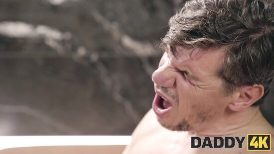 Ситуация с грязным бассейном