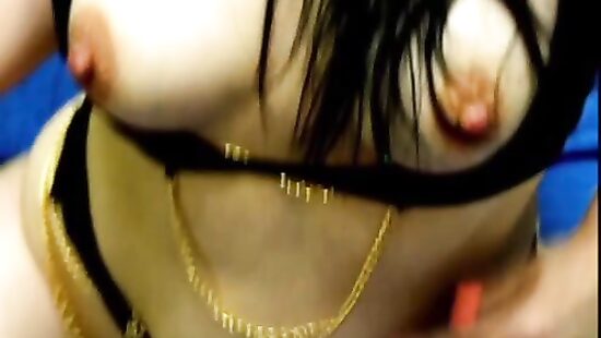 Развлекается    