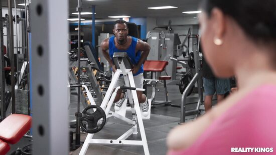 Осторожно, в спортзале она возбуждается