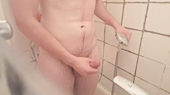 Дрочу в ванне